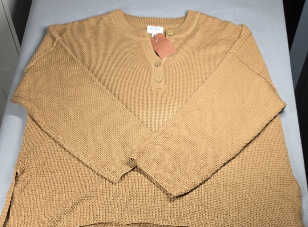 Size 3XL Women’s Crew Henley Sweater in Camel